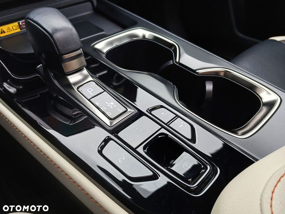 Lexus NX 350h Omotenashi AWD - 28