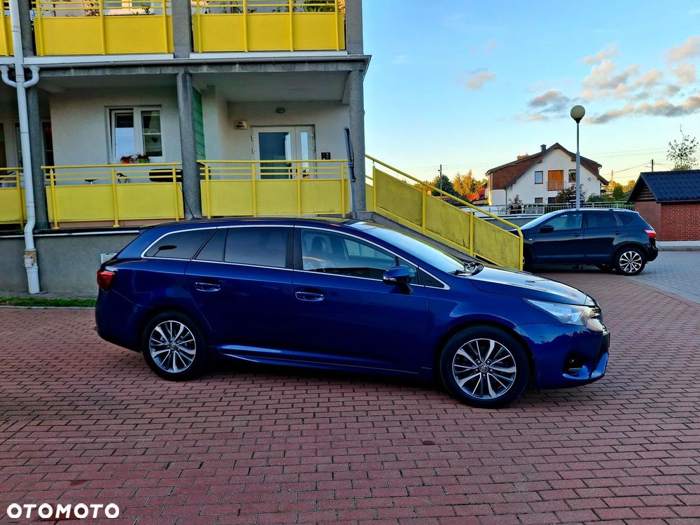 Toyota Avensis 2.0 D-4D Premium - 3