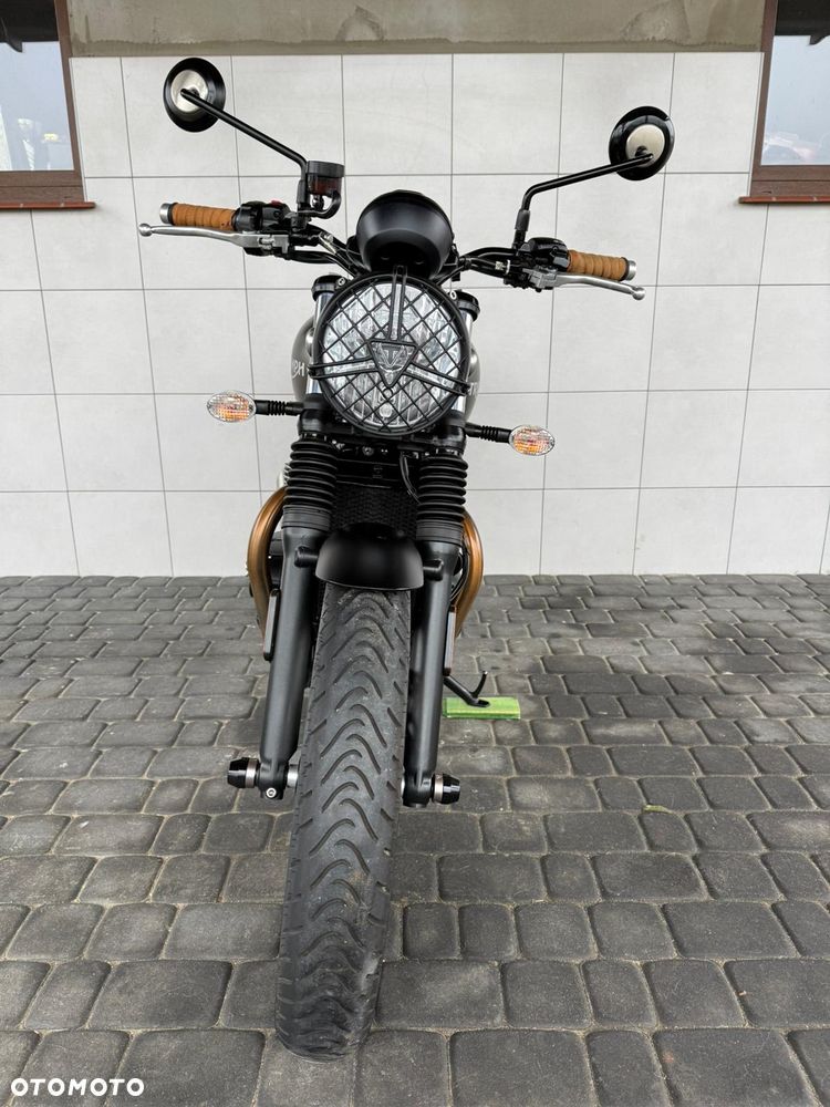 Triumph Street Twin - 3