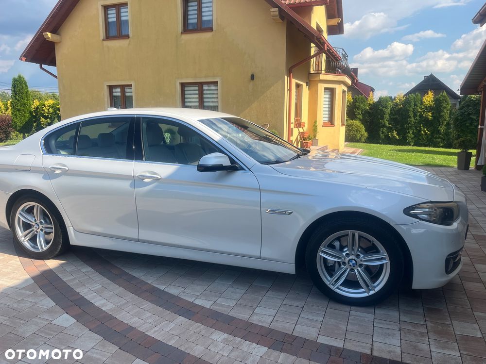 BMW Seria 5 528i xDrive Luxury Line - 4