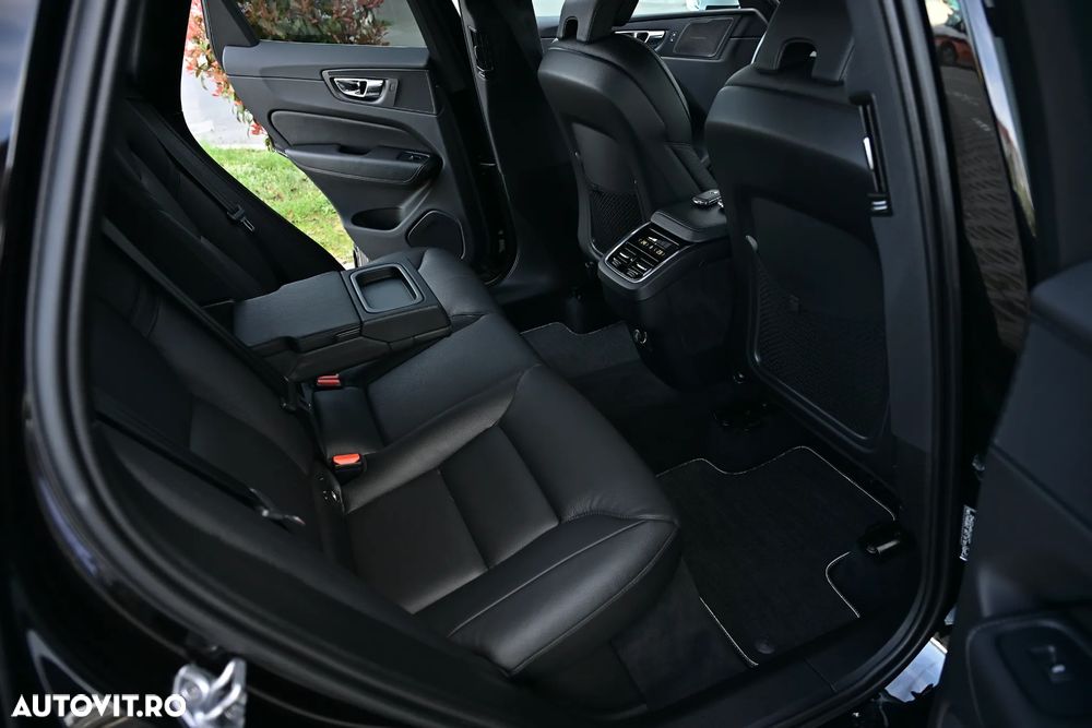 Volvo XC 60 D5 AWD R-Design - 24