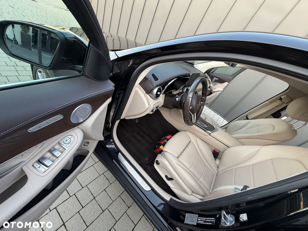 Mercedes-Benz GLC 200 4Matic 9G-TRONIC AMG Line Plus - 23