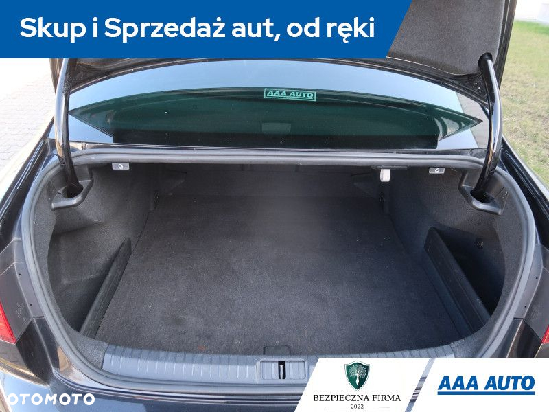 Volkswagen Passat - 14