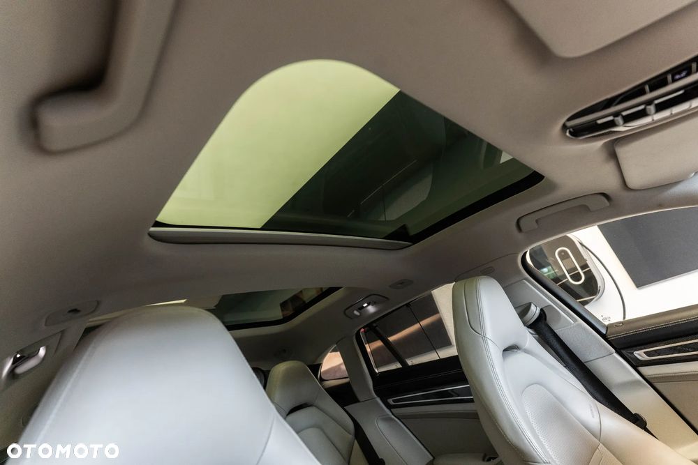 Porsche Panamera 4S - 34