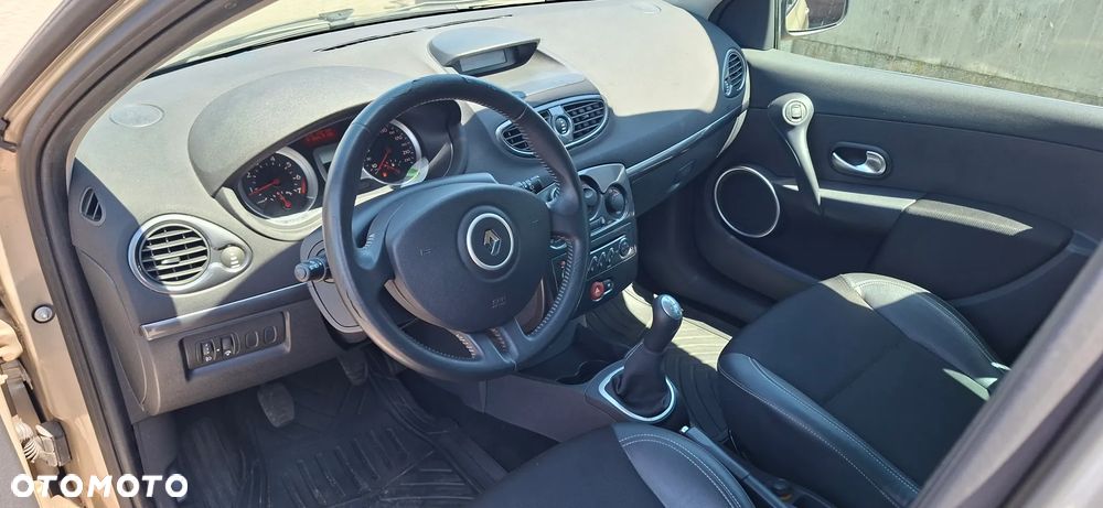 Renault Clio 1.6 16V Expression - 12