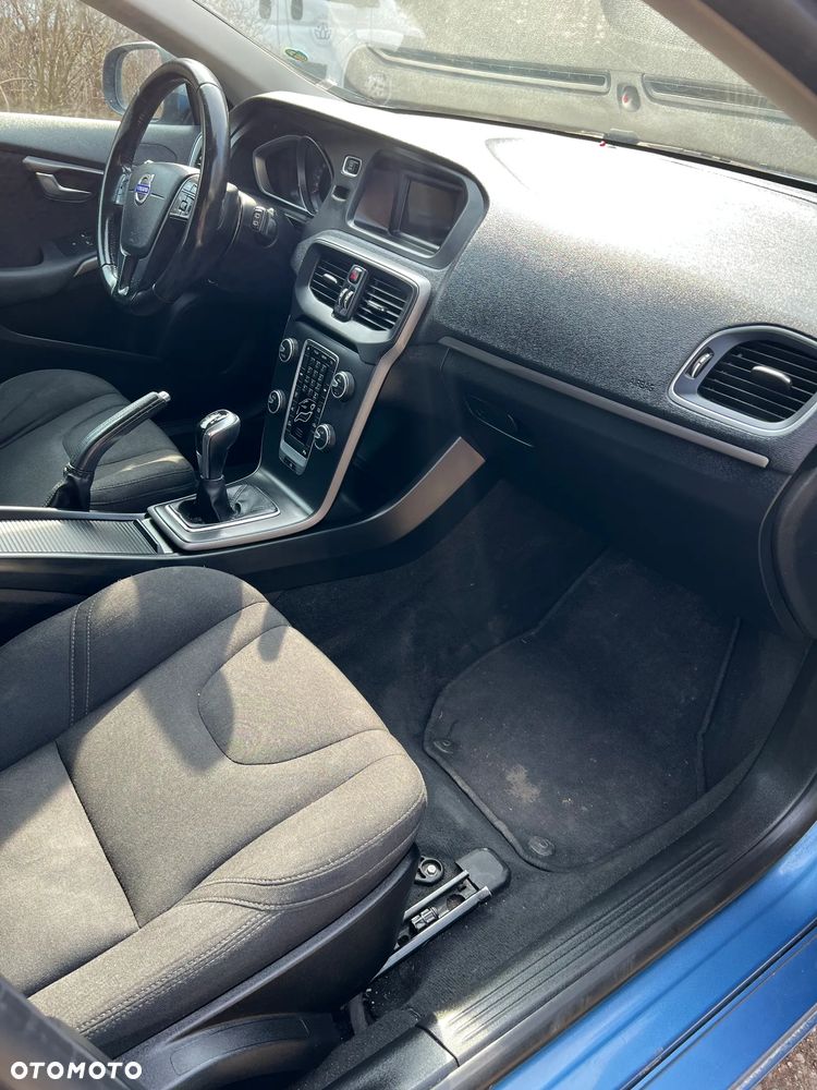 Volvo V40 D2 Drive-E Momentum - 24