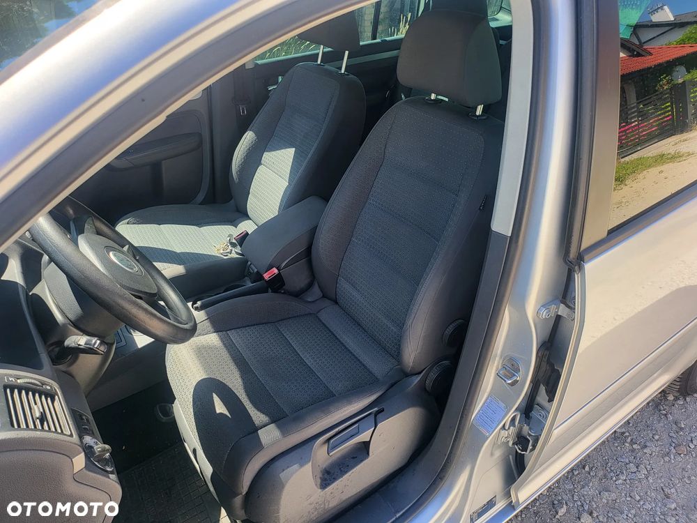 Volkswagen Touran 1.6 - 13