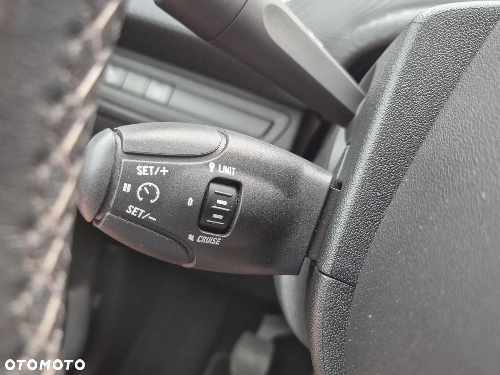 Peugeot 2008 1.2 Pure Tech Allure S&S - 24