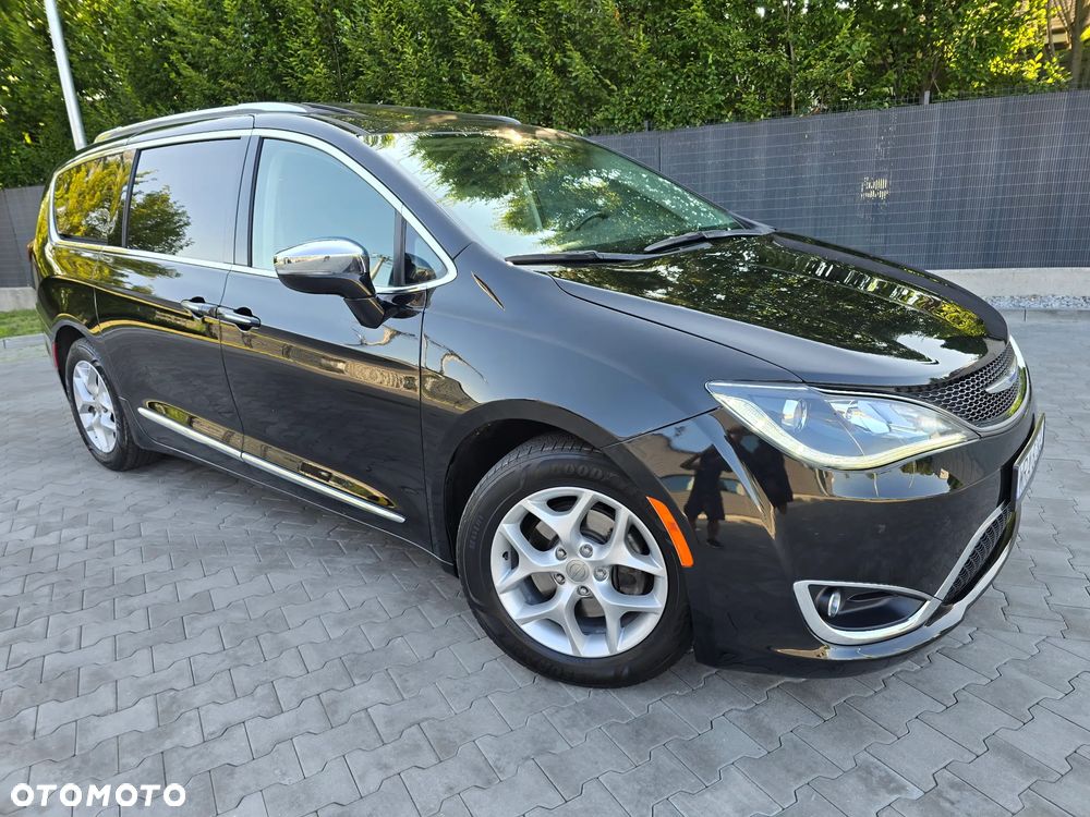 Chrysler Pacifica - 4