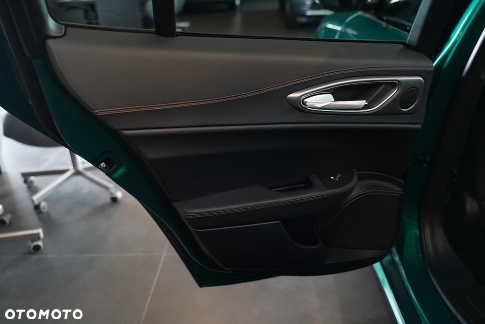 Alfa Romeo Giulia 2.0 Turbo Intensa Q4 - 8