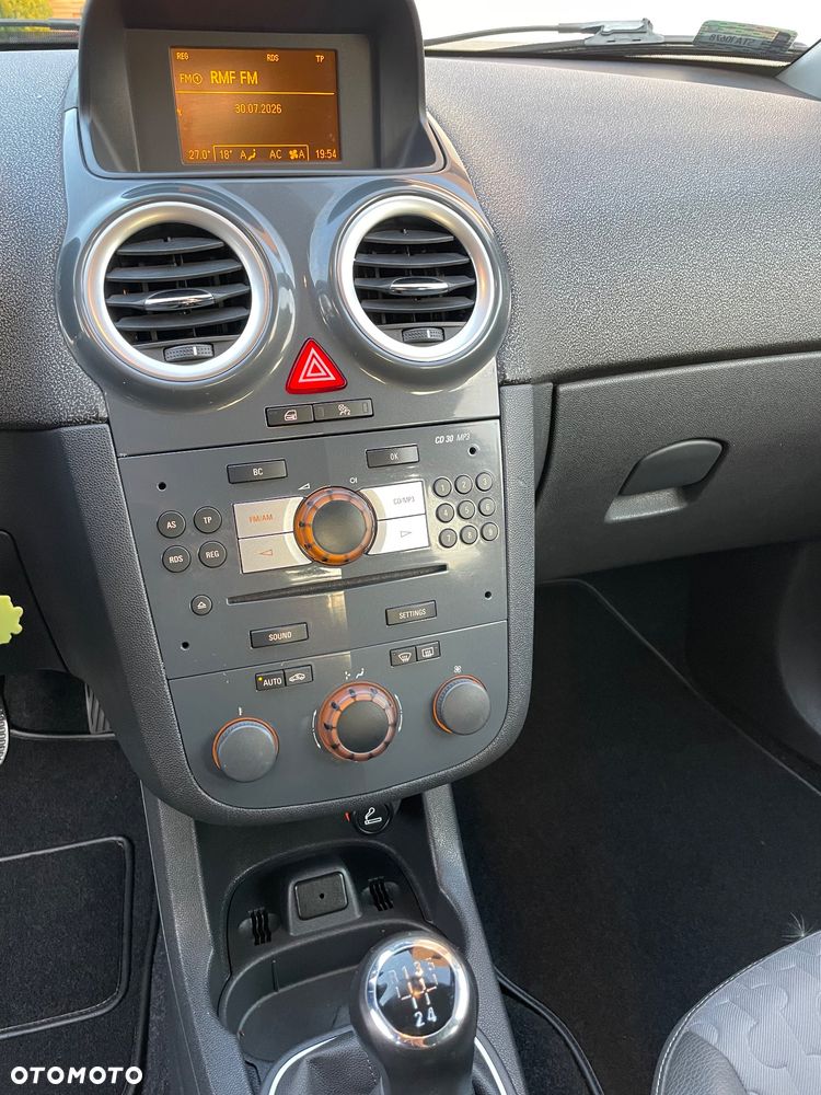 Opel Corsa 1.4 16V Cosmo - 17