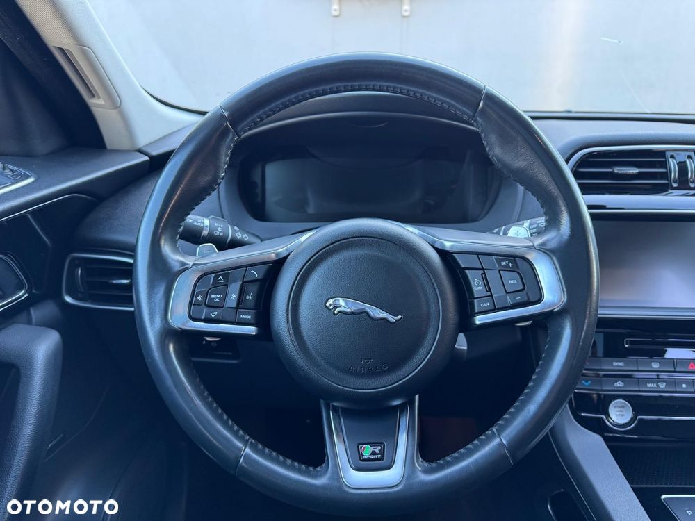 Jaguar F-Pace - 23