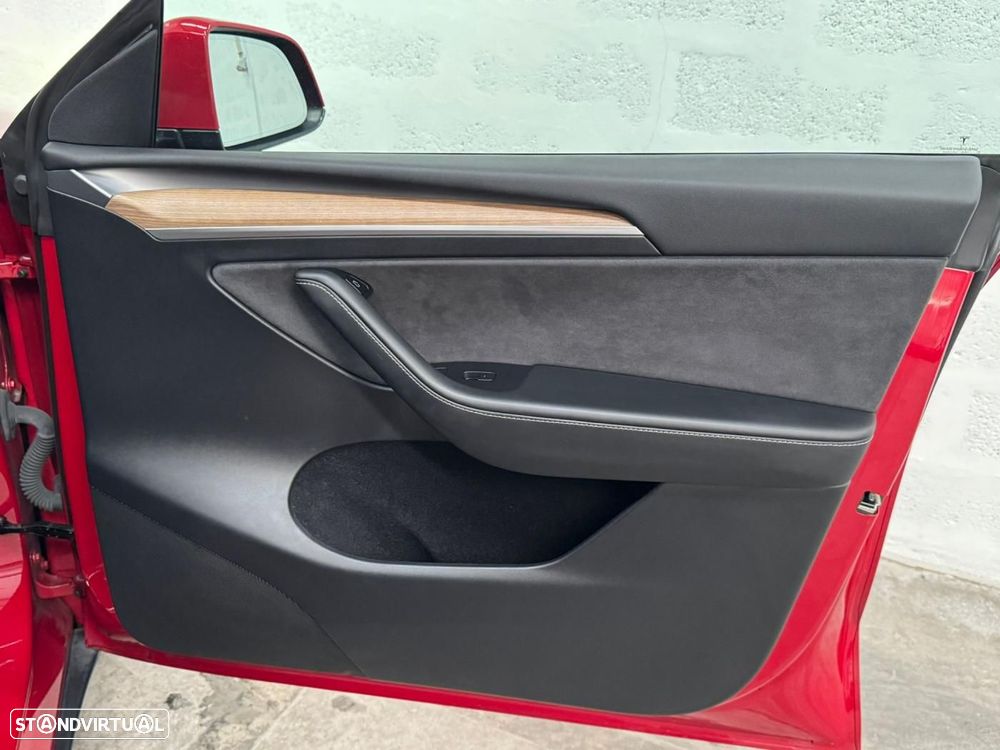 Tesla Model Y Long Range Tração Integral - 39
