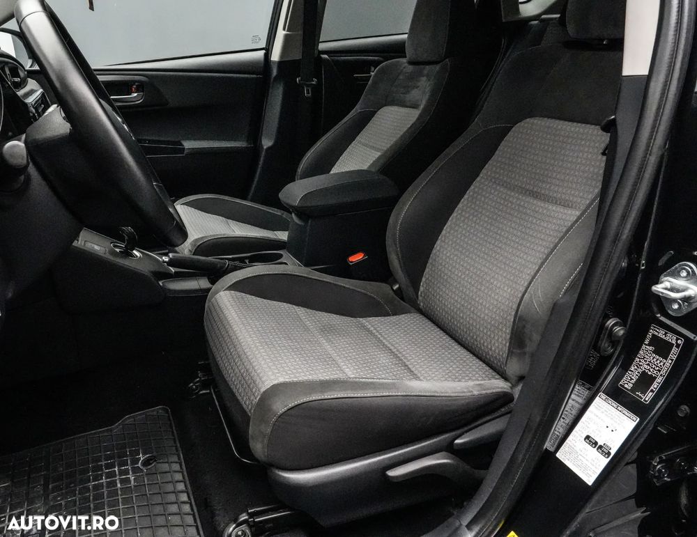 Toyota Auris 1.8 L VVT-i Hybrid Sol + - 13