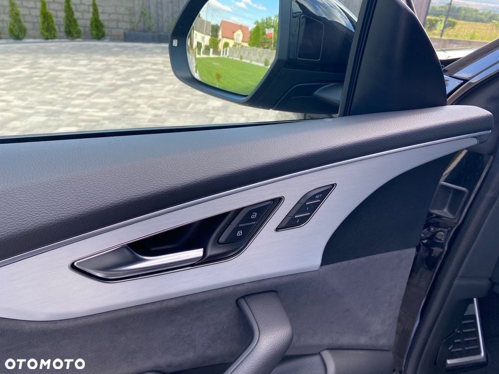 Audi Q8 55 TFSI quattro tiptronic - 24