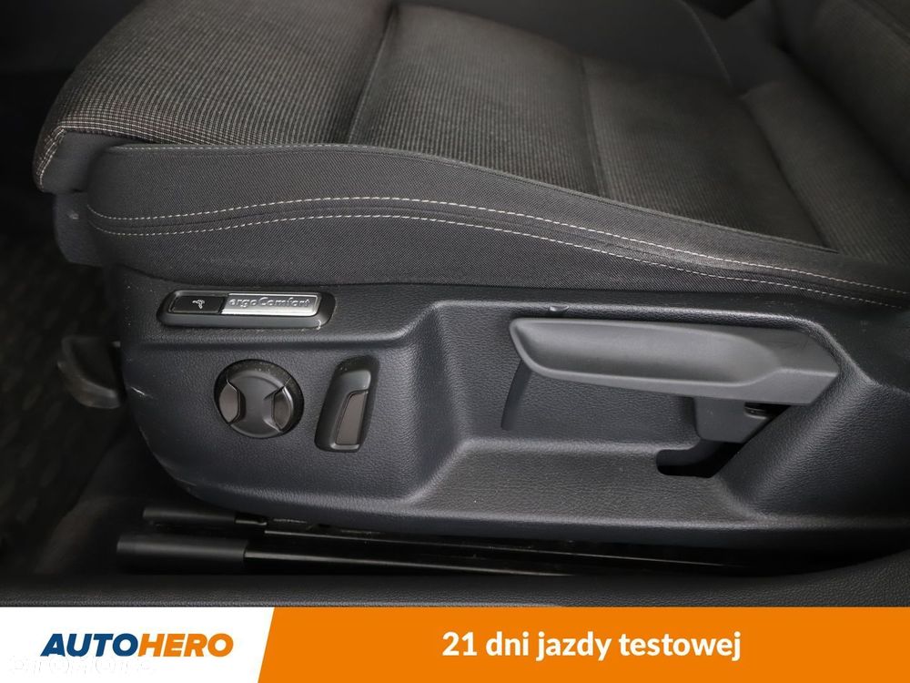 Volkswagen Passat - 34