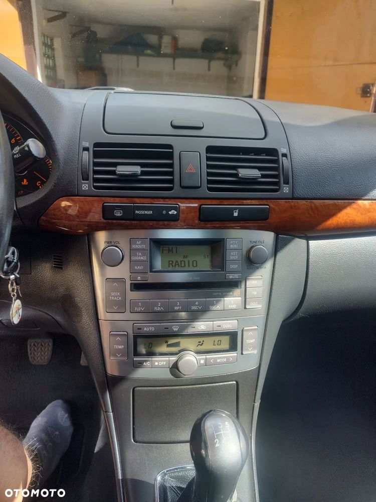Toyota Avensis 1.8 VVT-i Sol - 13