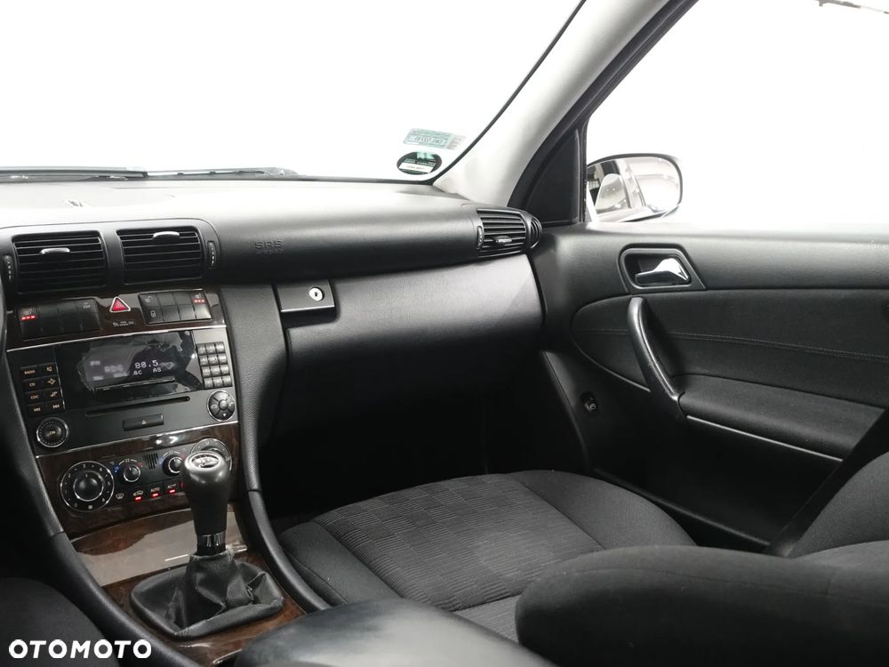 Mercedes-Benz Klasa C 220 CDI Classic - 32
