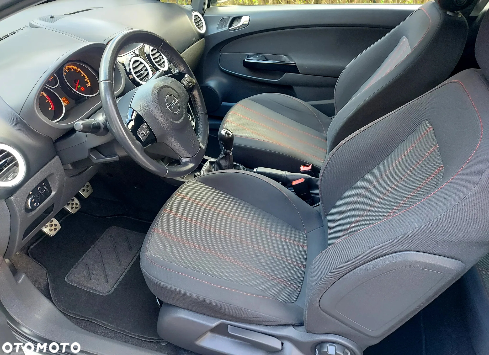 Opel Corsa 1.4 16V Color Edition - 37