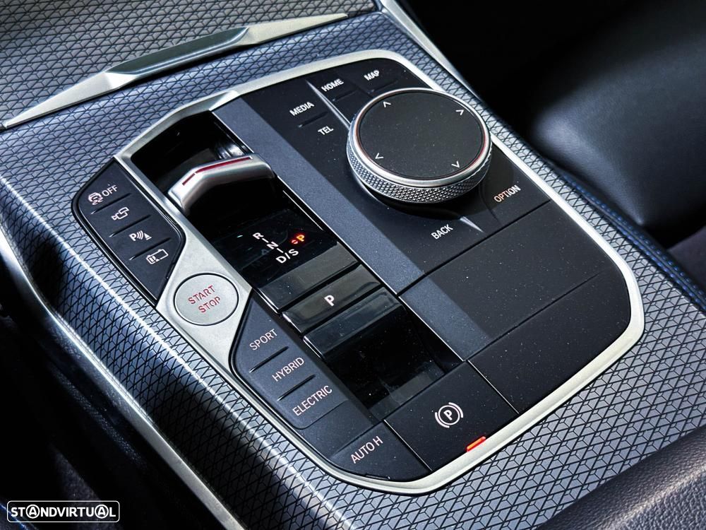 BMW 330 e Pack 50 anos M Auto - 41
