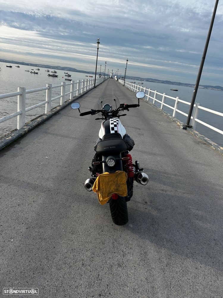 Moto Guzzi V7 Stone Ten Nova - 2
