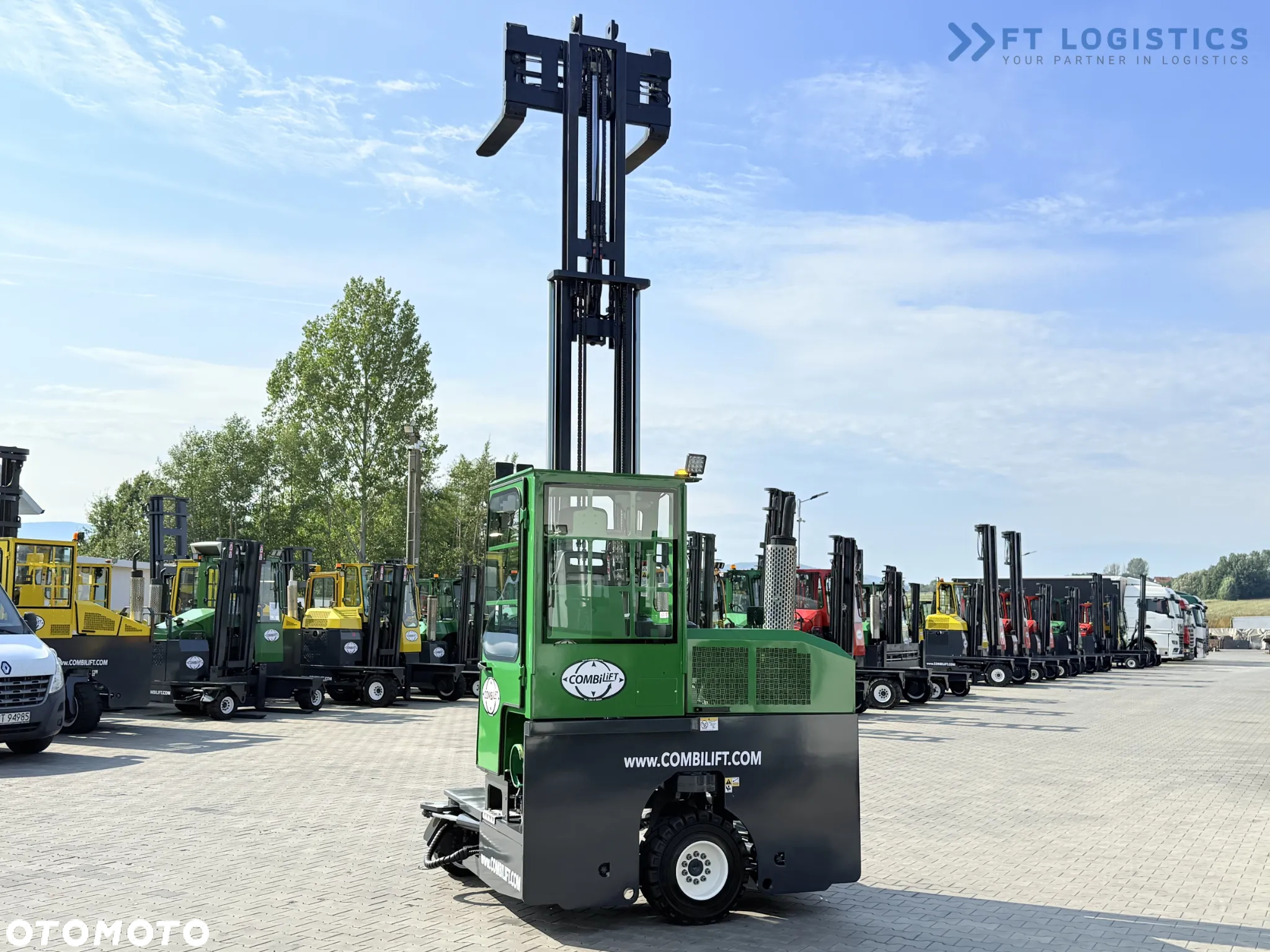 Combilift C2500 / GAS / TRIPLEX 4900MM / WOLNY SKOK /JEDYNE 2446 MOTOGODZIN /  POZYCJONER WIDEŁ / PEŁNA KABINA / STAN IDEALNY / Szeroka oferta wózków czterokierunkowych i bocznych, dopasowanych do różnorodnych potrzeb i zastosowań - 41