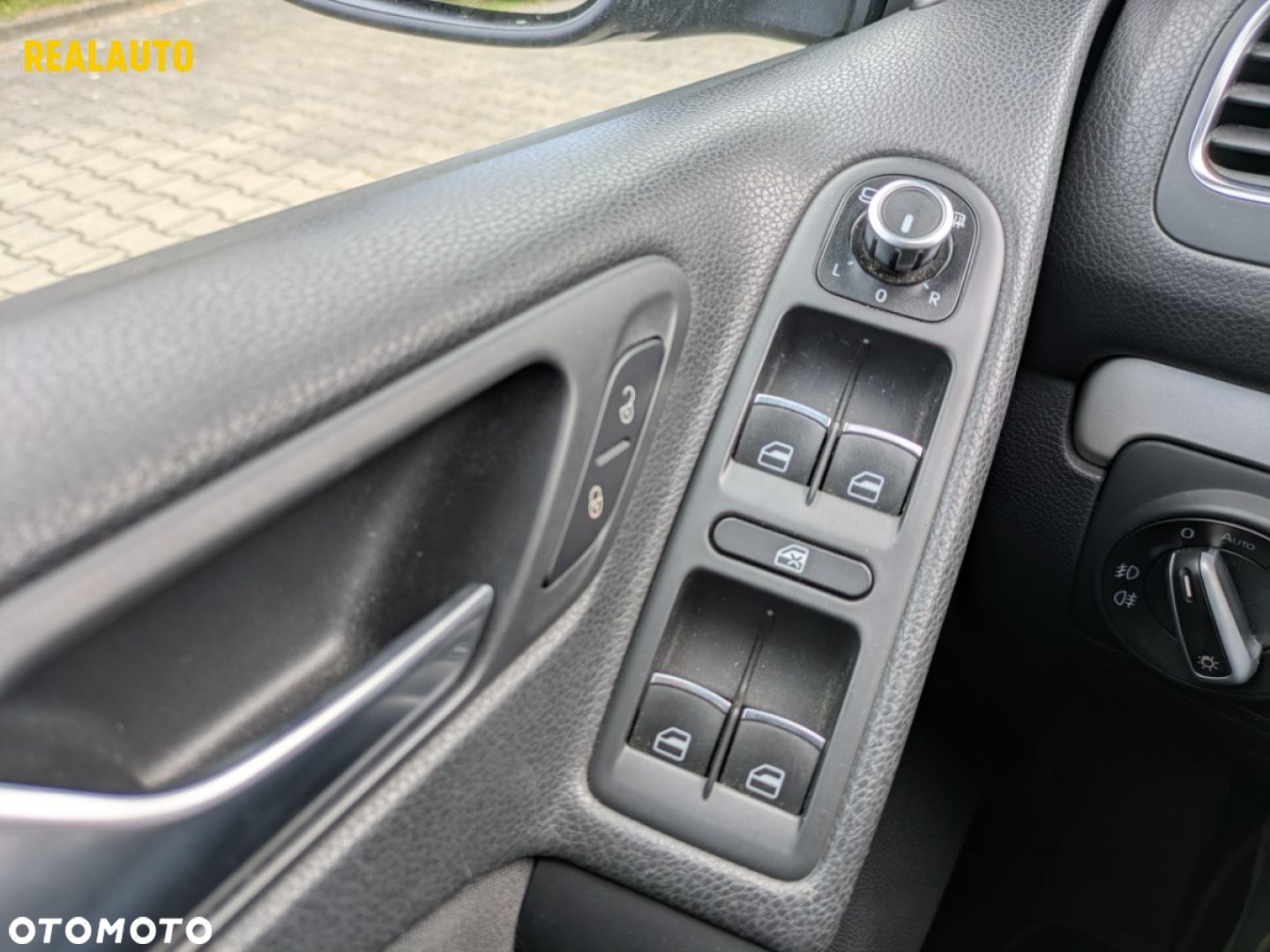 Volkswagen Golf - 11