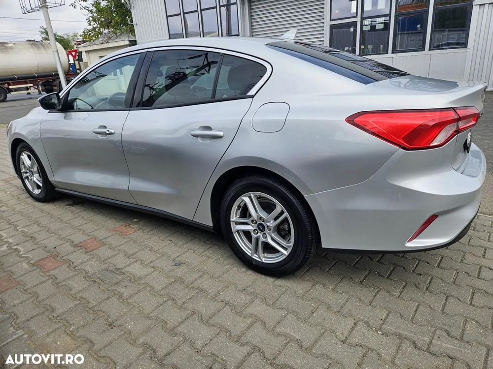 Ford Focus 1.0 EcoBoost Active - 3