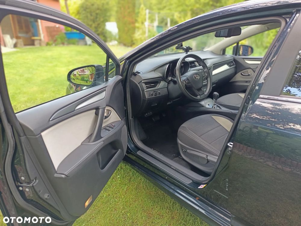 Toyota Avensis - 12