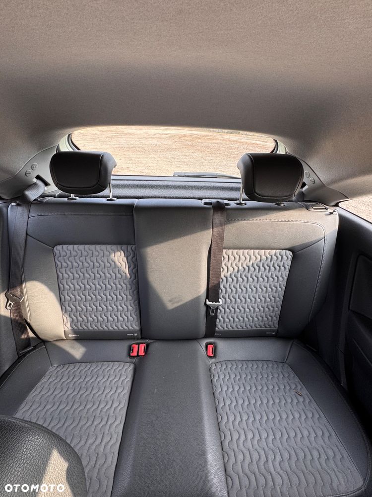 Opel Corsa 1.4 16V Cosmo - 23