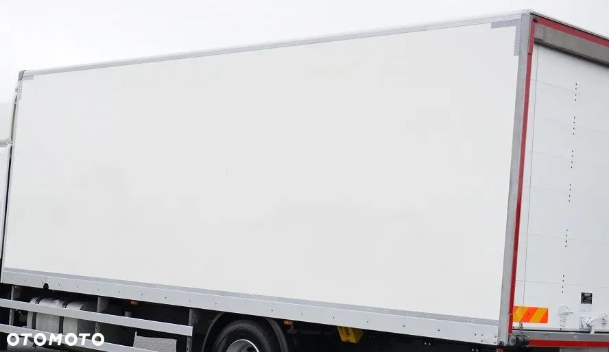 DAF ZABUDOWA / KONTENER / ROLETA / DŁ. 7,7 M - 10