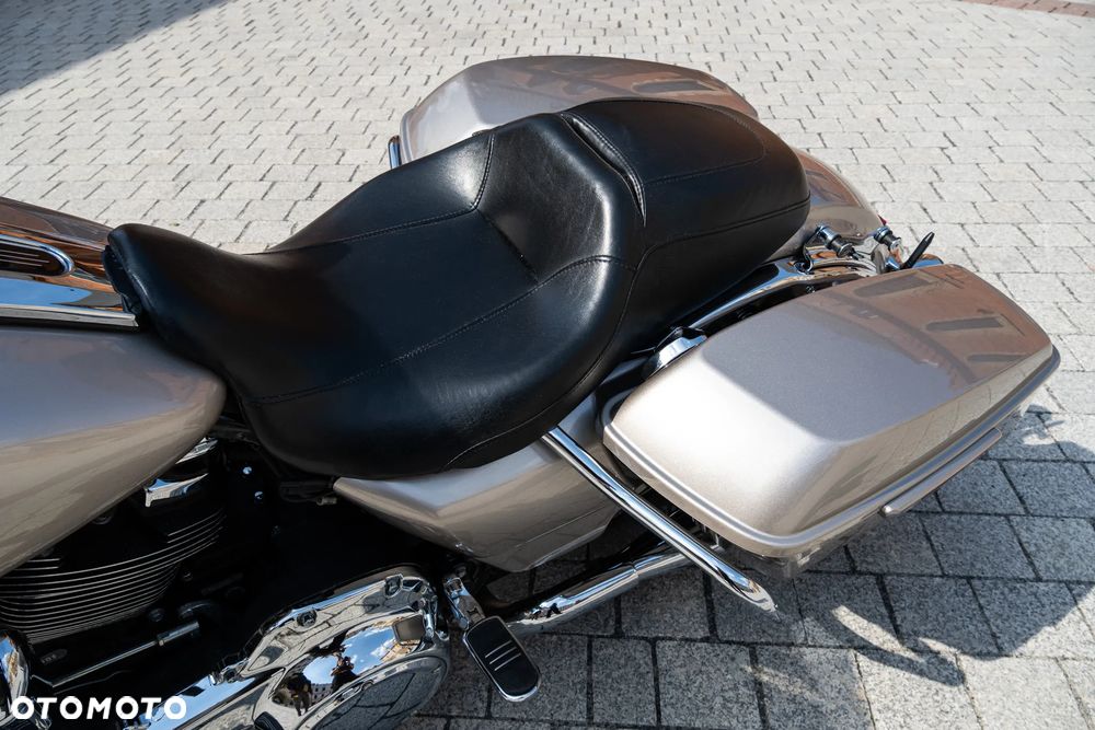 Harley-Davidson Touring Street Glide - 13