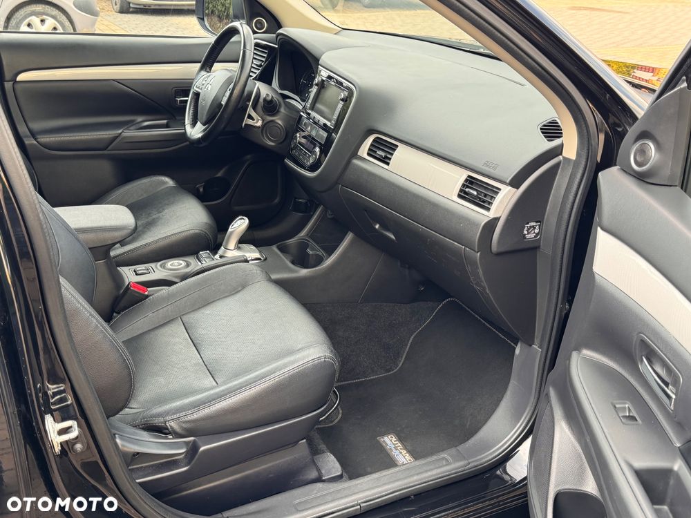 Mitsubishi Outlander Intense + - 9