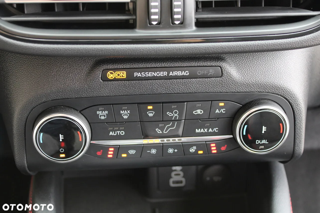 Ford Kuga 2.5 Duratec FHEV 4x4 ST-LINE - 31