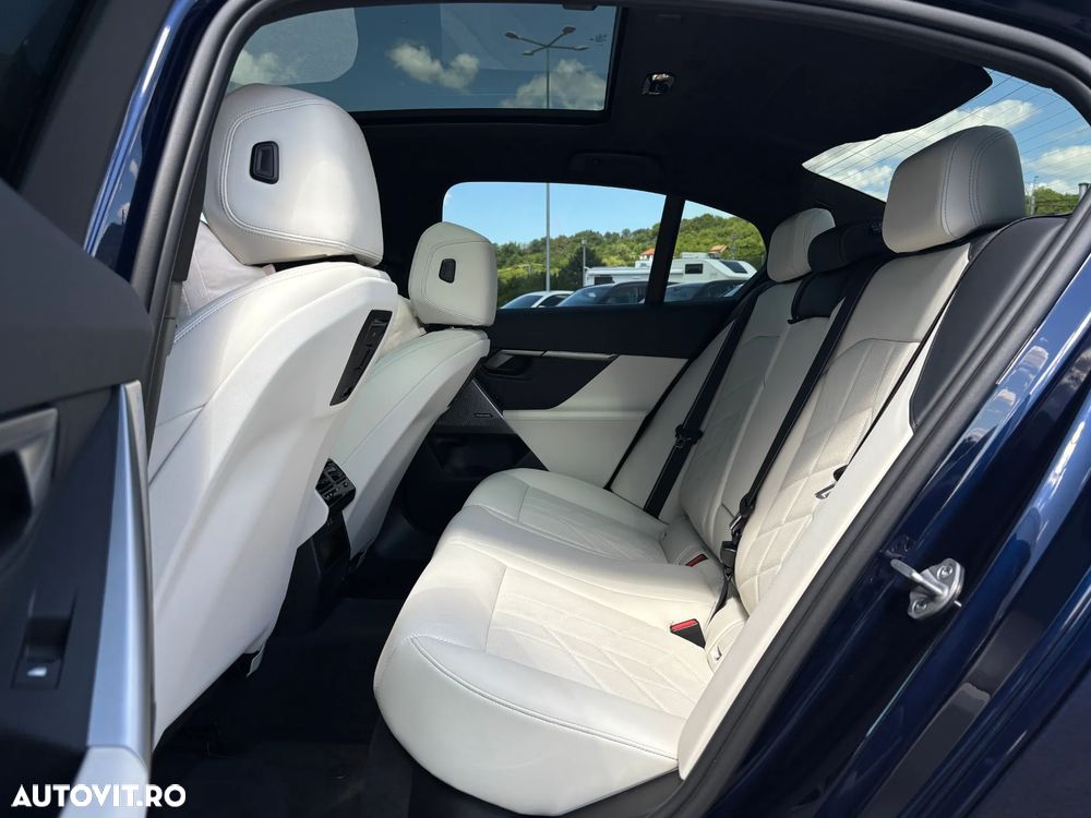 BMW i5 2023 — imagine 8
