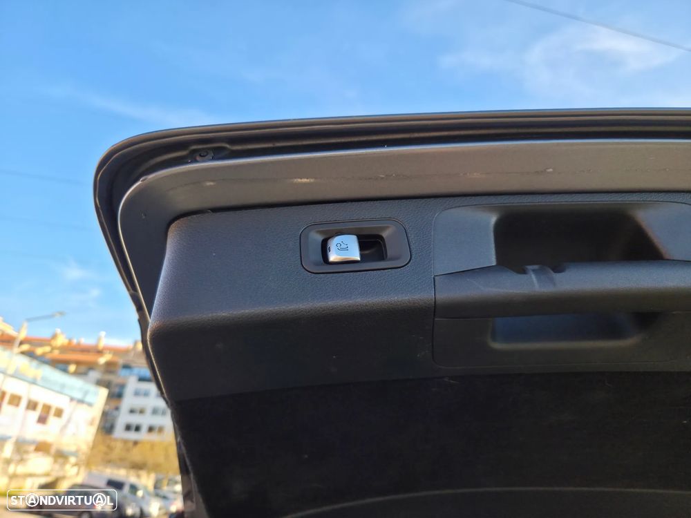 Mercedes-Benz E 300 Bluetec Hybrid Avantgarde - 21