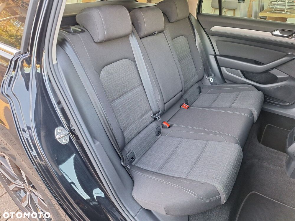 Volkswagen Passat - 17