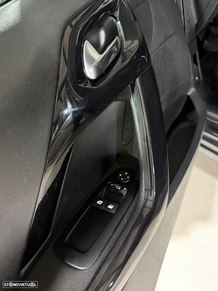 Peugeot 208 1.2 PureTech Allure - 13