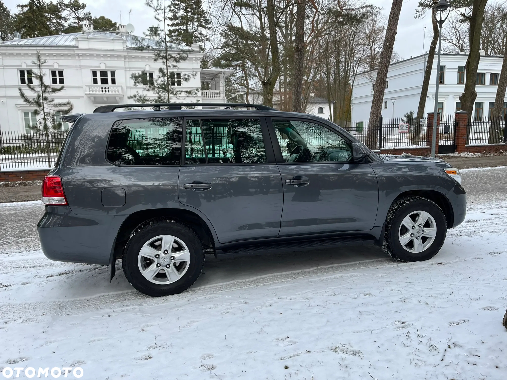 Toyota Land Cruiser - 4