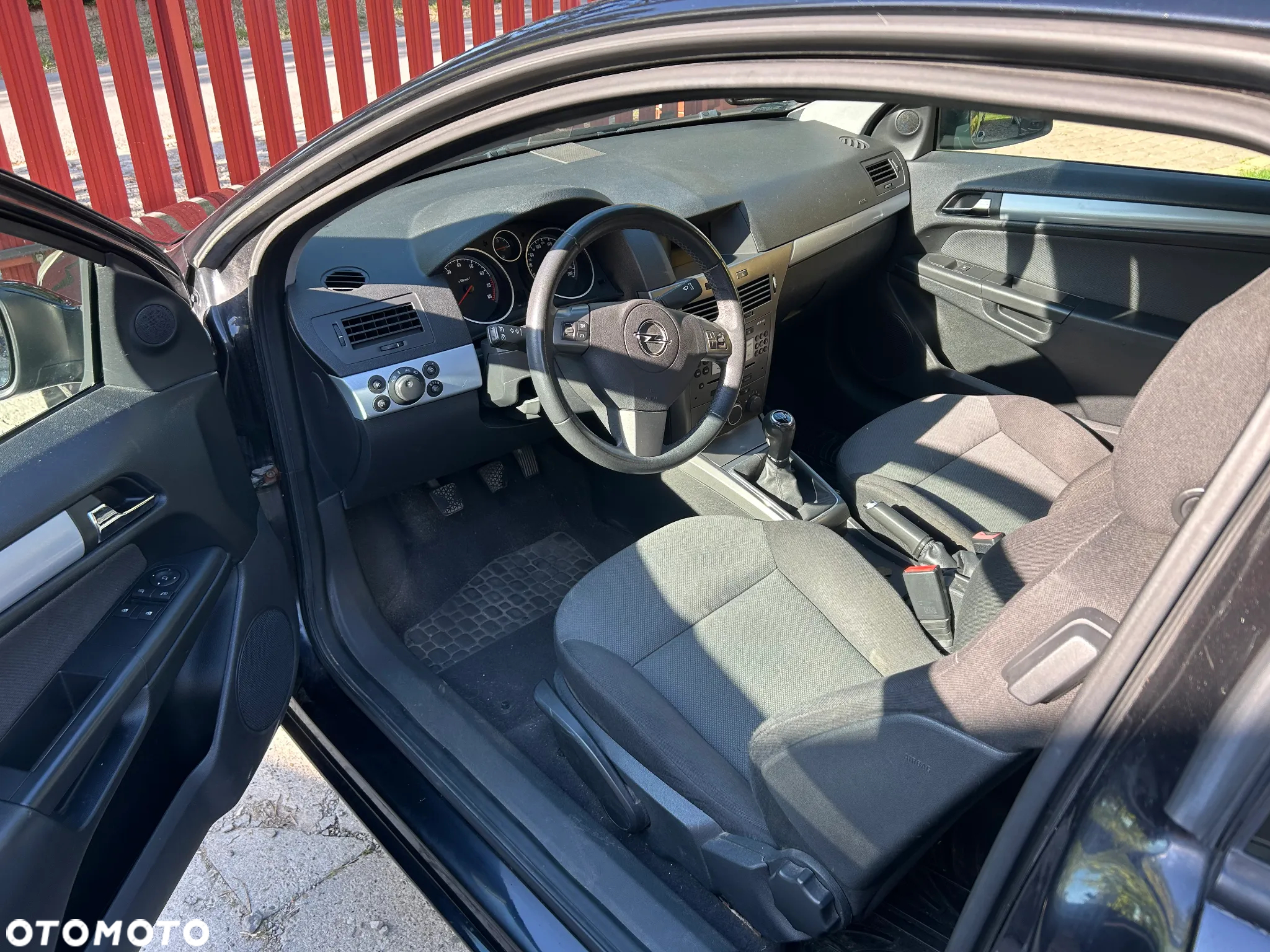 Opel Astra III GTC 1.6 Enjoy - 3