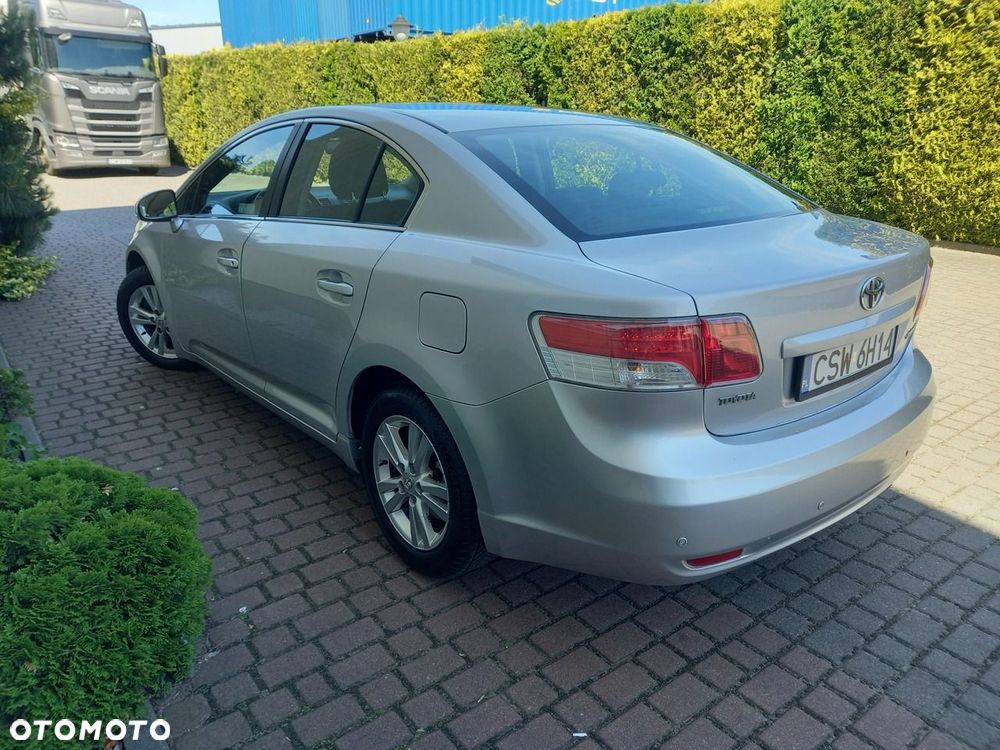 Toyota Avensis 1.8 Premium - 8