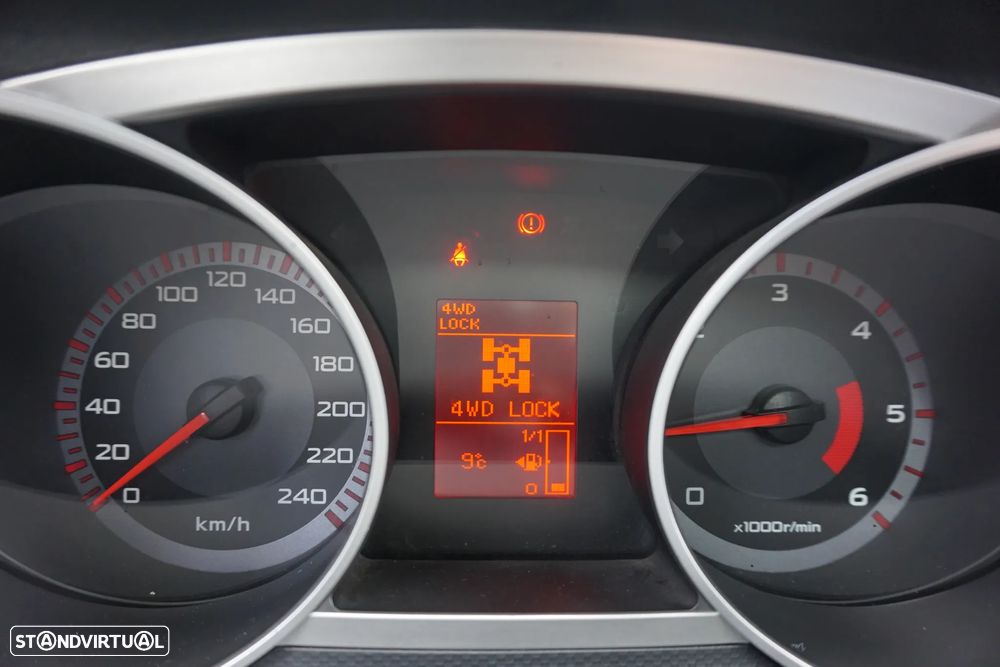 Mitsubishi Outlander 2.0 DI-D Intense+ 4WD - 35