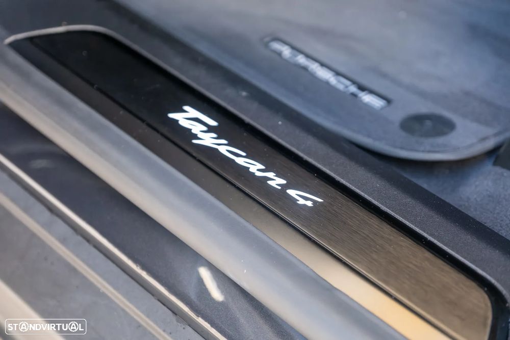Porsche Taycan Cross Turismo 4 - 11