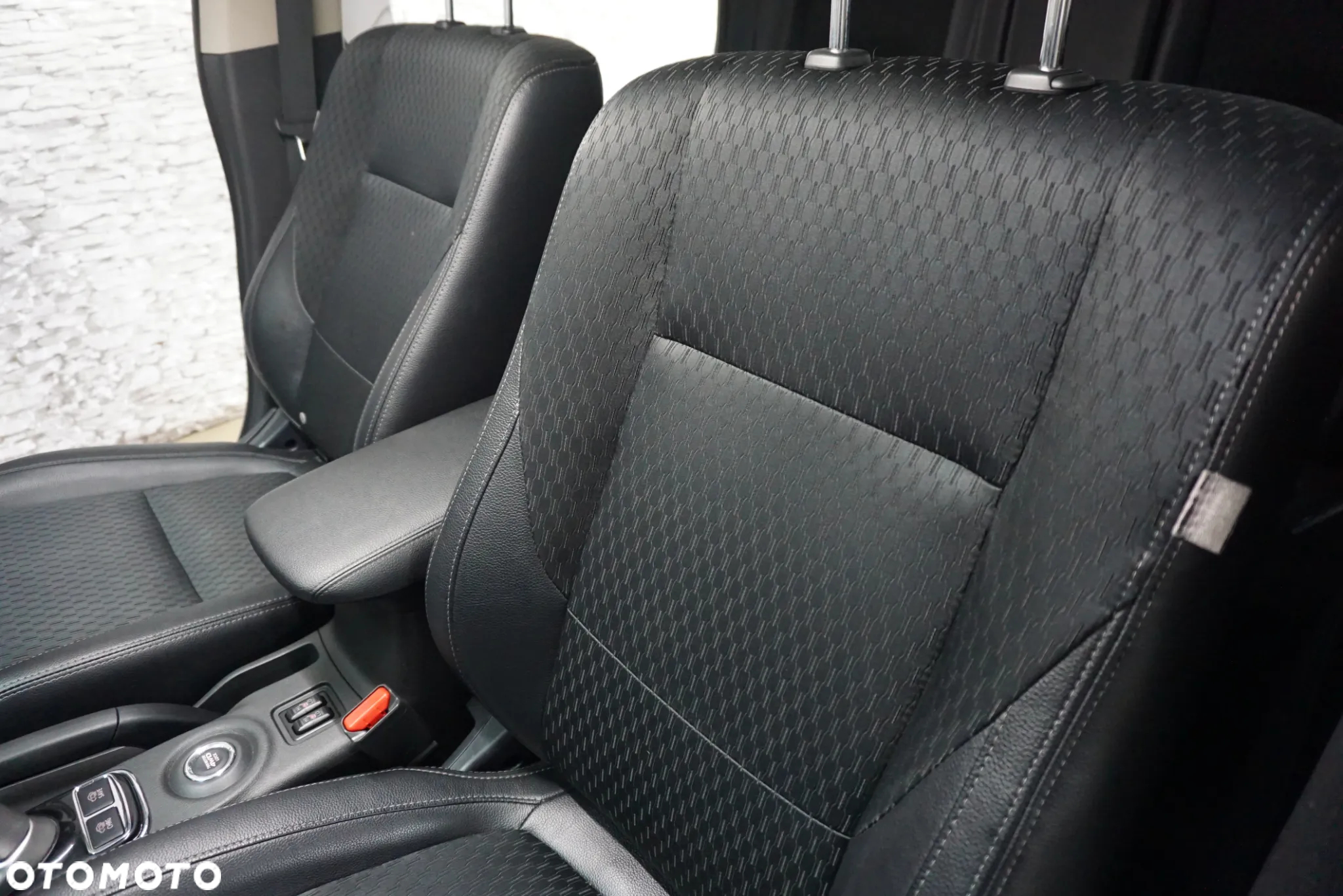 Mitsubishi Outlander 2.0 4WD Plug-In Hybrid Plus - 23