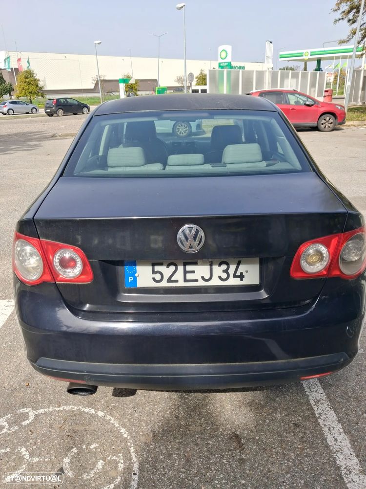 VW Jetta 1.9 TDi Confortline - 4