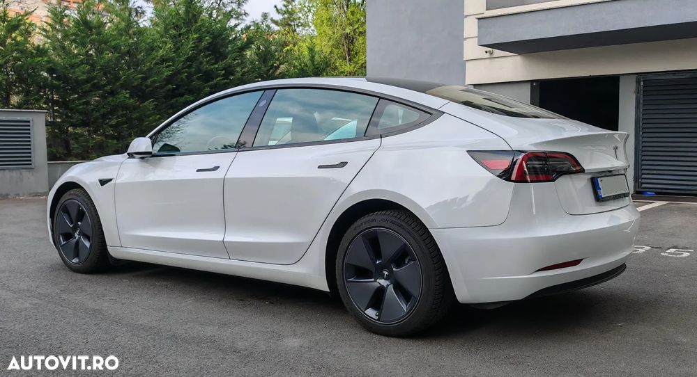Tesla Model 3 - 3