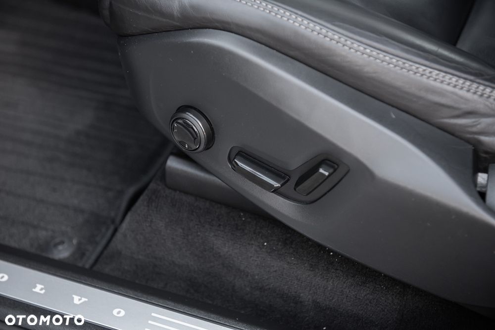 Volvo XC 90 D5 AWD Geartronic Momentum - 18
