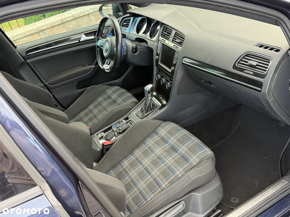 Volkswagen Golf - 14