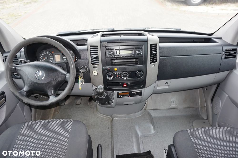 Mercedes-Benz Sprinter - 16