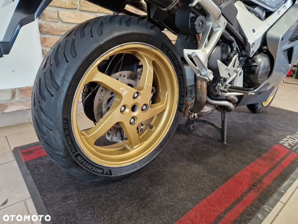 Honda VFR - 26